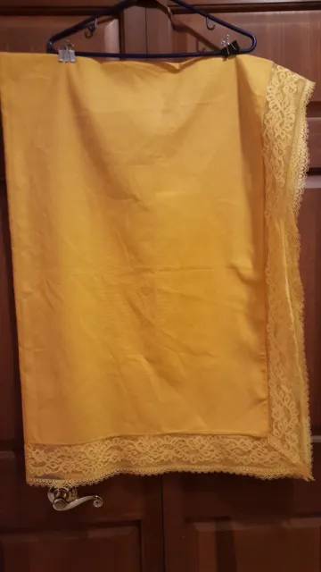 GOLDEN YELLOW LACE EDGED TABLECLOTH 43"x62" EUC