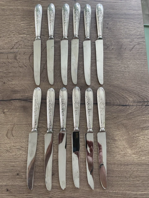 Lot De 12 Couteaux De Table Argentés - Style Louis XV Rocaille - 25,5 Cm