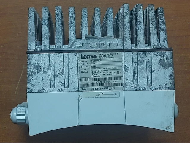 Convertitore Di Frequenza Lenze E82MV222_4B001 - Usato Ma Funzionante - Modello 8222