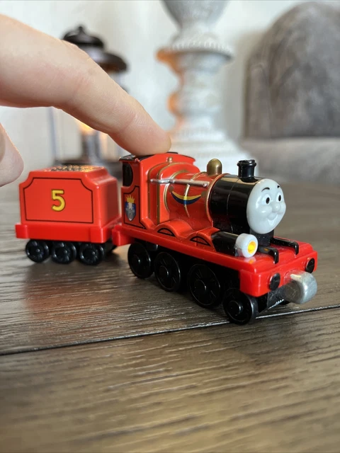 TALKING JAMES! THOMAS TRAIN TAKE Along n play CASTLE CREST LIGHTS SOUNDS PHRASES