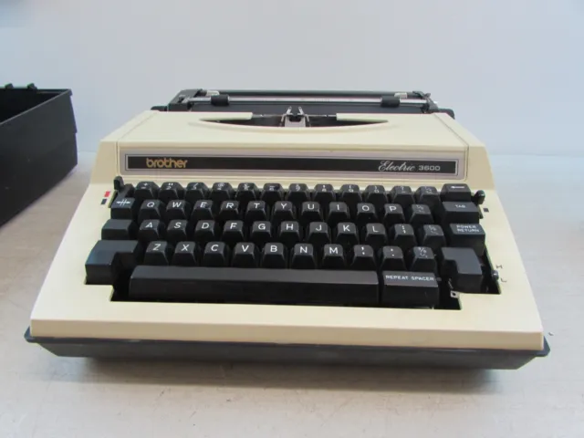Máquina de escribir eléctrica portátil vintage Brother 3600 con estuche de transporte y cinta nueva
