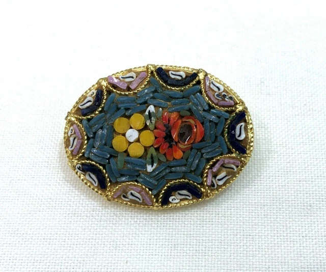 Broche plexiglas avec monture laiton. - Bijoux Anciens Schaffner