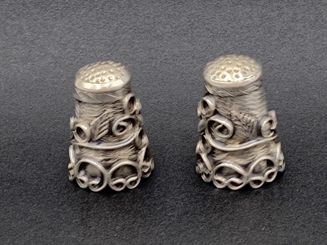Ancien dé à coudre argent monogrammes - Le Grenier de Lisette