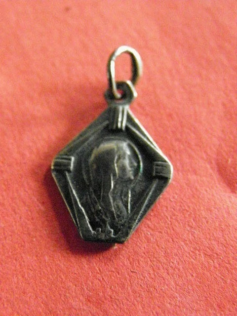 Medaille Religieuse Ancienne/ Notre Dame De Lourdes & Sanctuaire. Metal Argente.