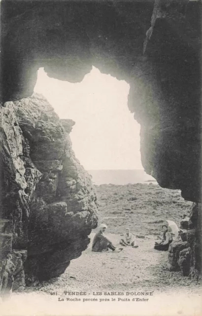 Cpa Vendee 85 Les Sables D'olonne La Roche Pierce Near The Well Of Inferno