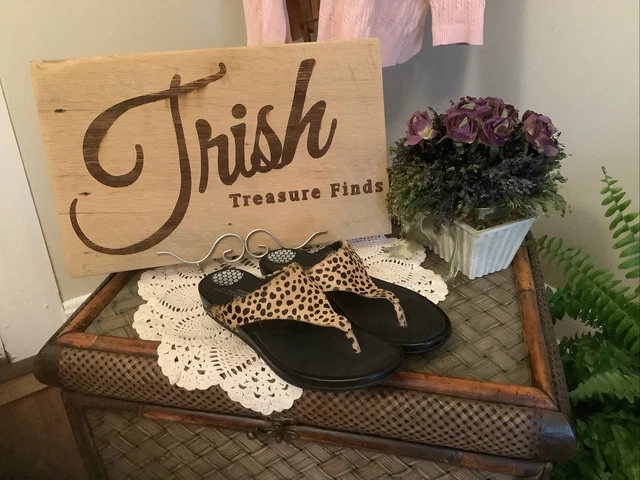 FitFlop womens Banda calf hair animal print  leather thong sandals Sz. US 9.5-10
