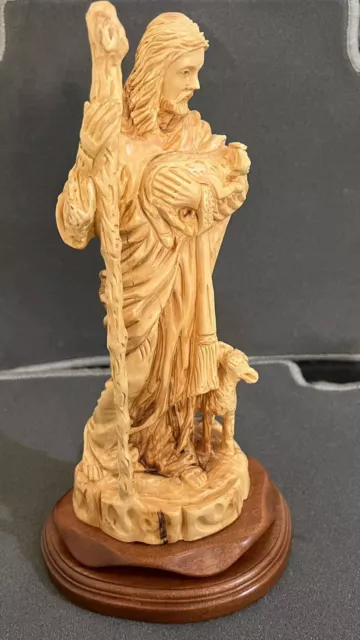 Estatua de madera de olivo tallada a mano de Jesús el Buen Pastor - Hecha en Belén 3