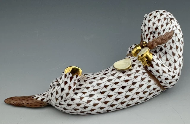 🦋 MINT HEREND 7.5” OTTER Eating Clam  Chocolate Fishnet Figurine ($730 Retail)