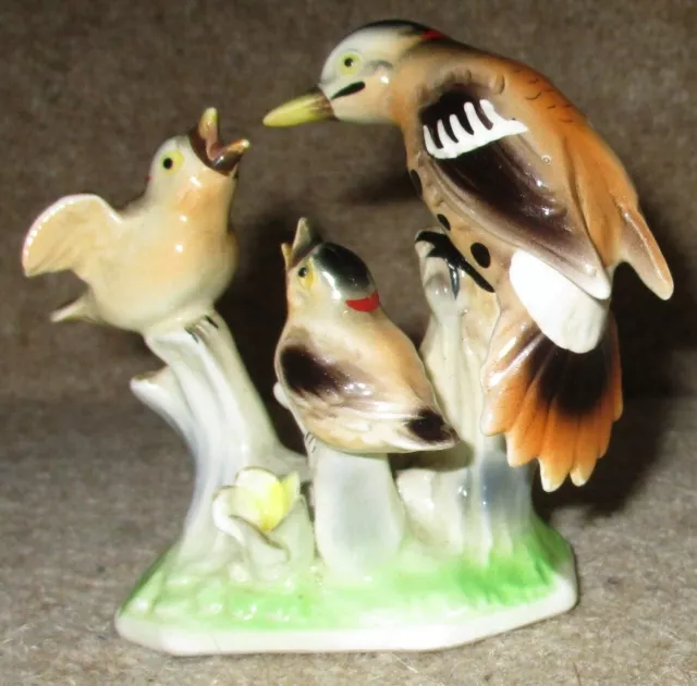 Sweet Mother Bird & Two Chicks  - Vintage Scottish Campsie Porcelain Figurine