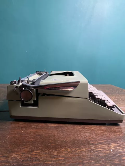 Vintage Remington Travel-Riter Deluxe Portable Typewriter 1960's 2
