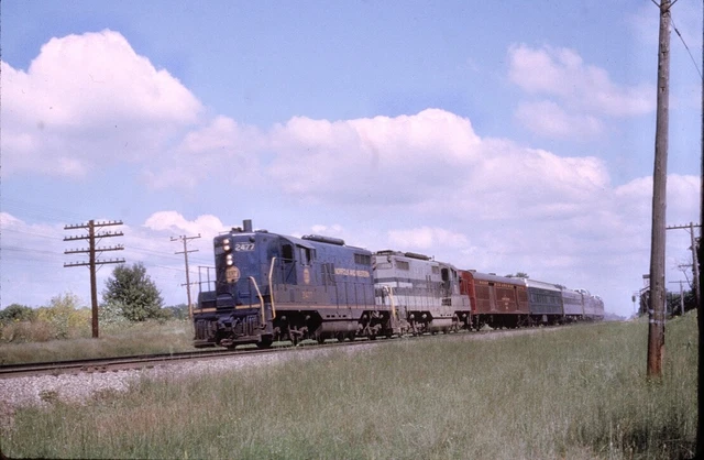 (1965) Norfolk & Western (NW) - GP9 - #2477 - Duplicate 35mm Slide