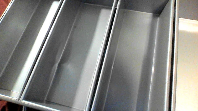 CHICAGO METALLIC 45655 Bread Pan,5-Strap,9x4-1/2
