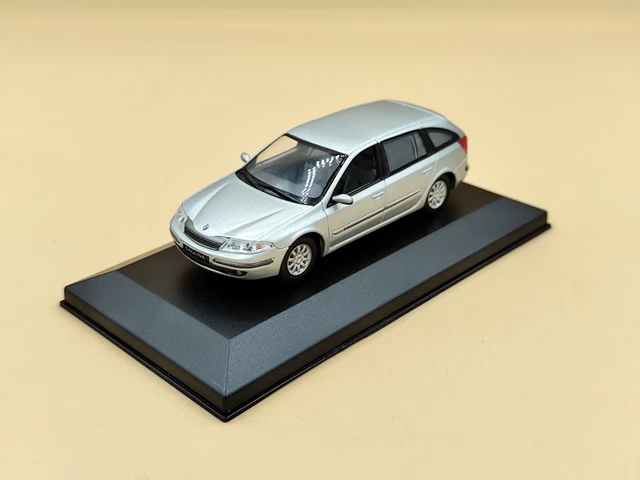 Coffret Universal Hobbies 1/43 – Renault Laguna II (Berline + Break) – Occasion (défauts Peinture)