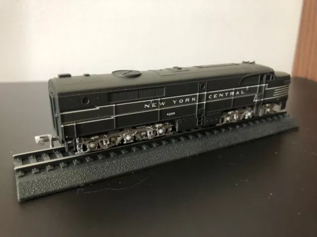 CIL Spur N Diesellok. ALCO PA-1 New York Central Standmodell/Vitrinen-Modell 2