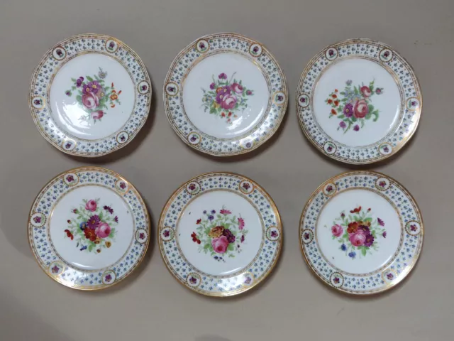 ensemble d'assiettes en porcelaine de Paris XVIIIe rue Thiroux Guy Housel Reine