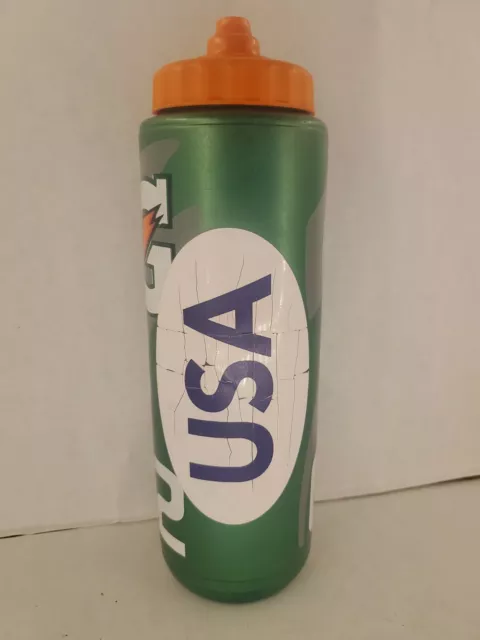 Gatorade 32oz Squeeze Sports Water Bottles Easy Grip Design Green