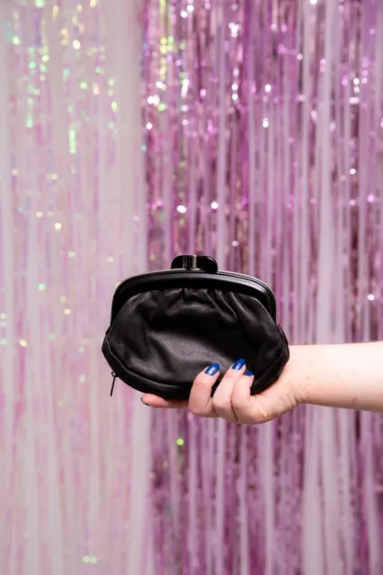Mini borsa a pochette vintage in pelle nera lucite struttura acrilica anni '80