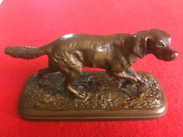 STATUETTE EN BRONZE SUR SOCLE - CHIEN DE CHASSE  à l'arrêt