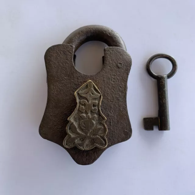 Iron smoke-house padlock or lock w/ key old or antique decorative key-hole drop.