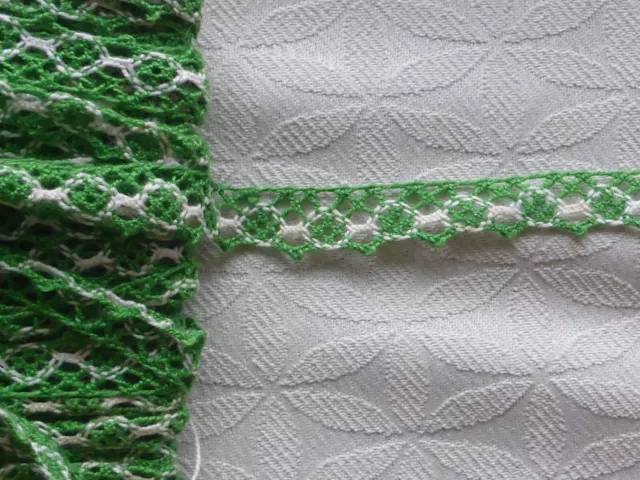 Mercerie Loisirs créatifs-Galon dentelle verte et blanche #2m=1€