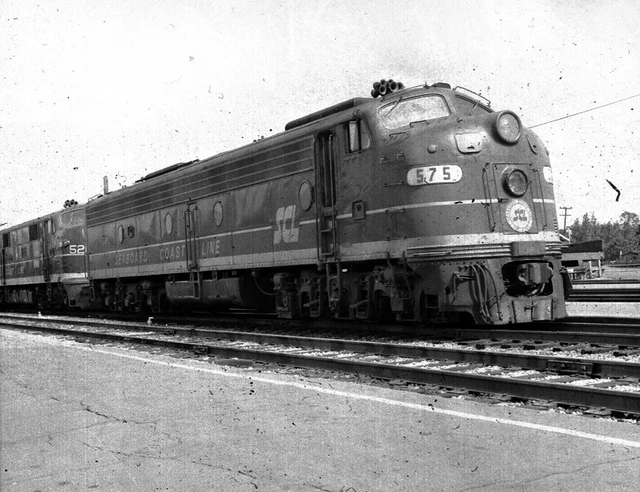 Negative - Seaboard Coast Line Railroad EMD E-8 Diesel Unit No. 575