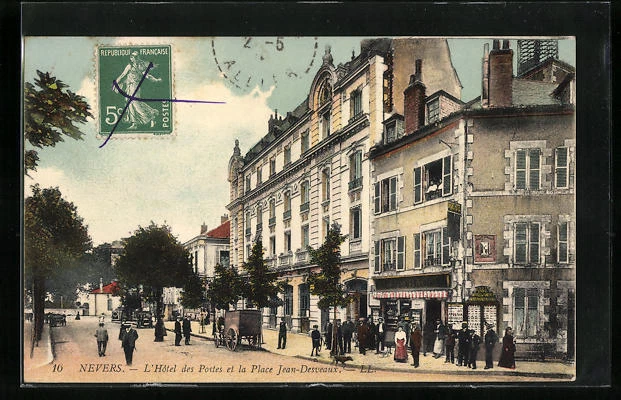 CPA Nevers, l´Hotel des Postes et la Place Jean-Desveaux