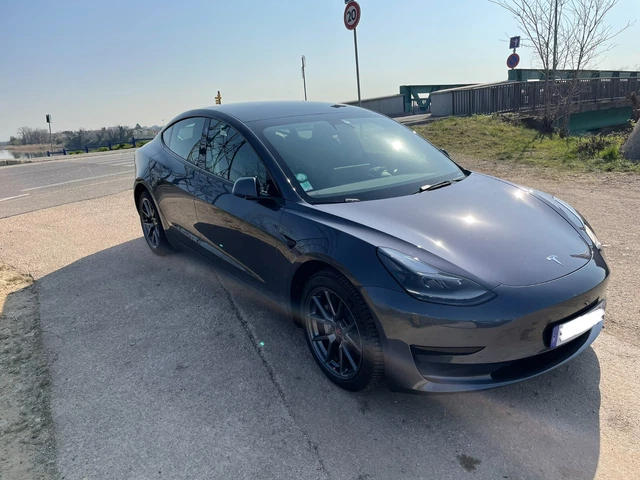 Tesla Model 3 SR+
