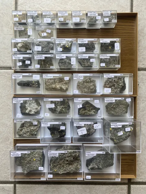1 Lot 34 Mineralien, Graulai (8)
