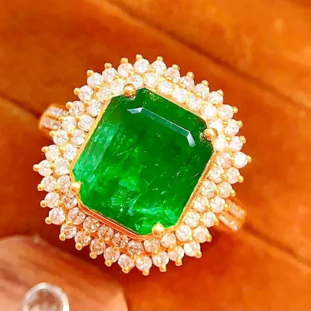 18K emerald ring, k yellow emerald 4.92 carats, total weight 5.52 grams