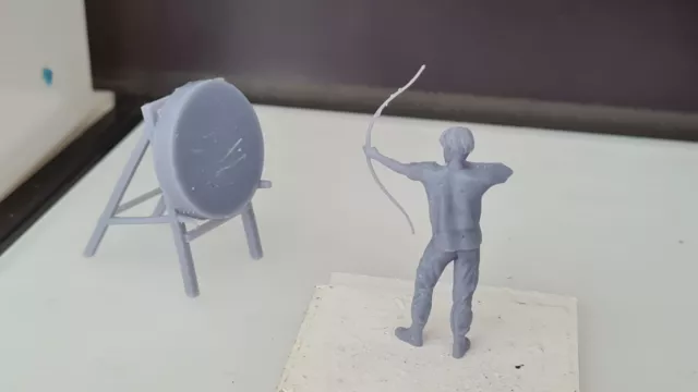 Figurine  homme archer avec cible au 1/43 en résine 3D à peintre