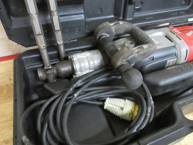 MILWAUKEE KANGO K900 110v Breaker C/W Point & Chisel. Price Inc VAT REF ...
