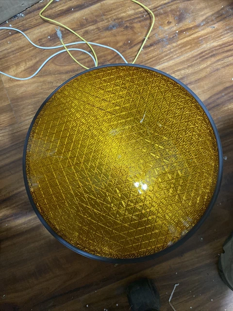 Leotek 12" Traffic Light  Yellow, model TSL-12Y-LX-IL3-A1-C
