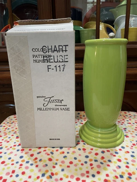 VINTAGE FIESTA MILLENNIUM III Vase Homer Laughlin USA Chartreuse