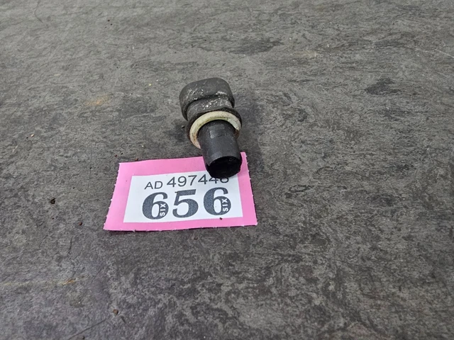 1999 Piaggio Porter Daihatsu Hijet Van FRONT SIDE LIGHT BULB HOLDER