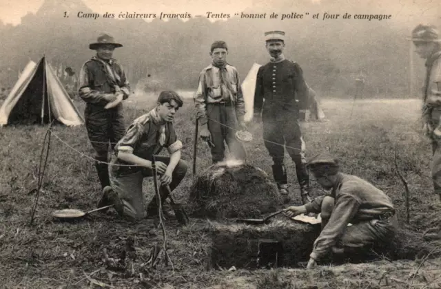 CPA SCOUTS - 1. Camp des éclaireurs français - Tentes "bonnet de Police" et four