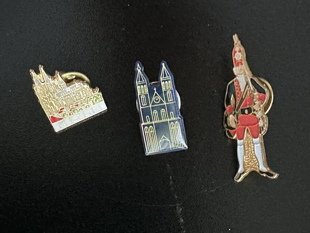 Pins, Buttons & Anstecknadeln für Sammler in Hamburg online kaufen