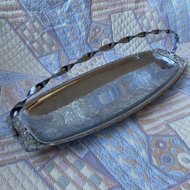 Cesto per vassoio per panini per torte vintage. Piedi rotondi cromati. Tea party manico pieghevole