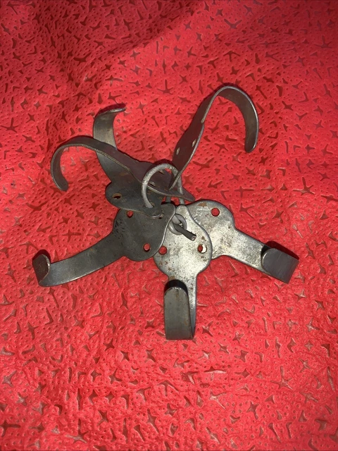 Ancien double crochet fer forgé, suspension poutre