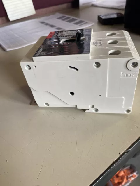 Siemens LGB3B025B 600Vac 25A 3-Pole 3-Phase Molded Case Circuit Breaker