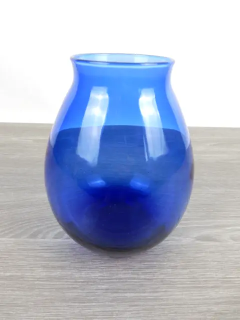 Vase en Verre Teinté Bleu Cobalt - Élégance et Raffinement