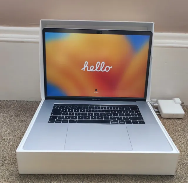 Apple MacBook Pro 15" 2018, i7, 2.2Ghz, 16GB RAM, 256GB SSD with Box