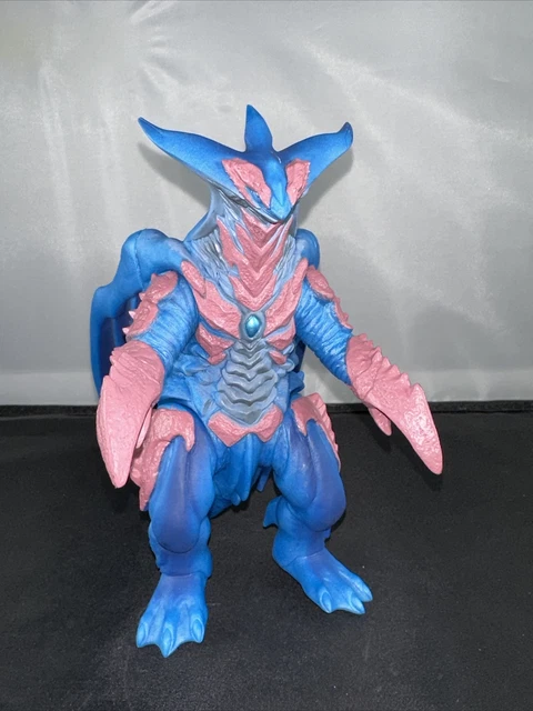 2017 Bandai Ultraman Ultra Kaiju Monster 7” DX ZEGAN Soft Vinyl Toy Figure