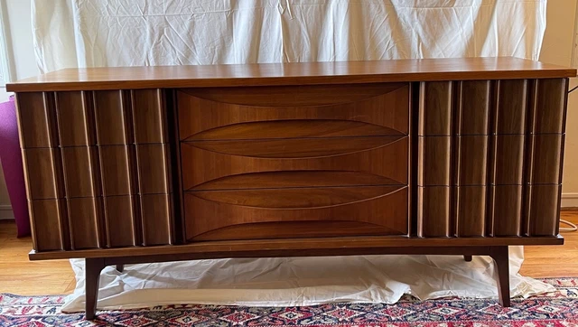 Rare Find: MidCentury Modern Dresser/Credenza by United Furniture Rare Find: MidCentury Modern Dresser/Credenza by United Furniture