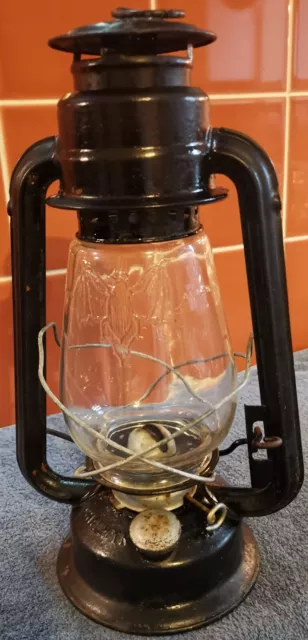 Vintage Chalwyn EFAR-609 Paraffin Hurricane lamp With Bat Trade Mark Globe