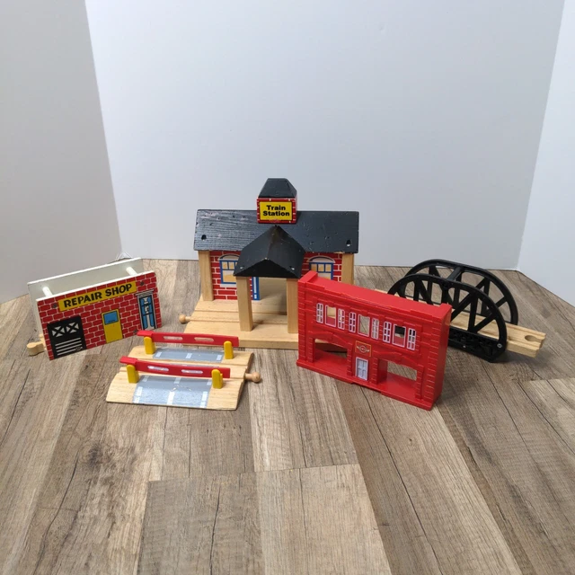 thomas-tank-engine-train-buildings-playskol-sodor-lot-vintage-collectible-39-17-picclick-uk