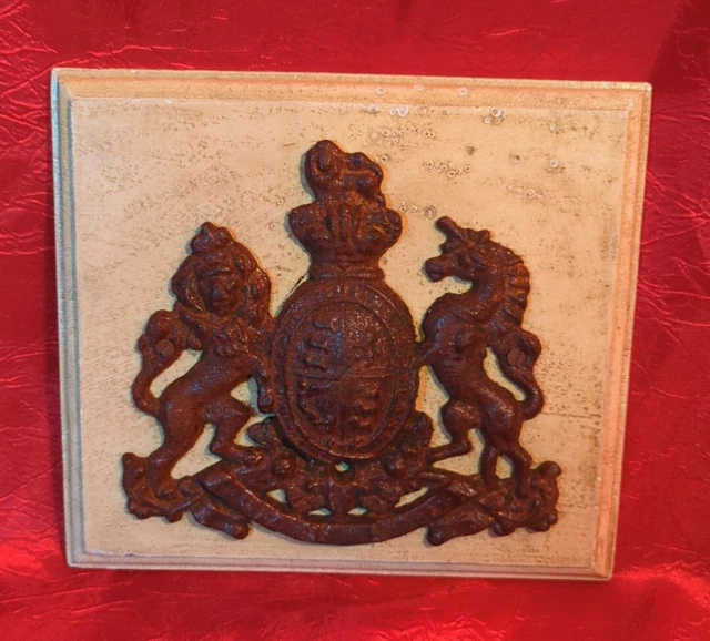 ANTIQUE 19TH CENTURY Cast Iron Coat Of Arms W/ Lion And Unicorn $29.99