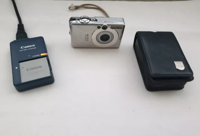 Canon IXUS 40 4.0MP Digital Compact Digital Camera with case and charger