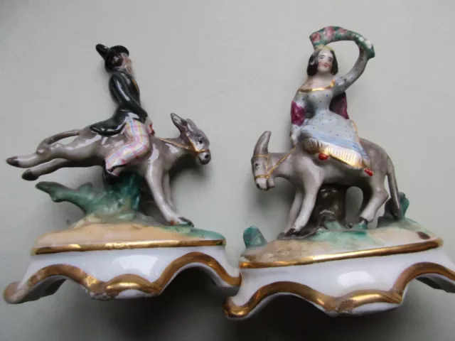 XIXe.Paire de Sujets en Porcelaine . ancienne porcelaine .Couple cavaliers. Anes