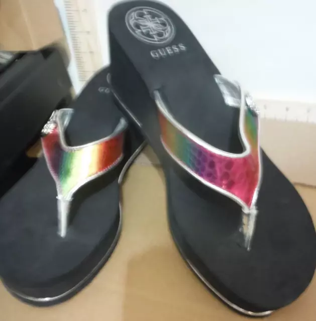 GUESS Sarraly Womens Logo Eva Round Toe Wedge Slip On Thong Sandals 10 M Rainbow