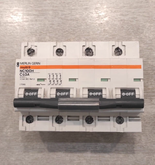 DISJONCTEUR TETRAPOLAIRE   4 POLES 400 V~ MERLIN GERIN 27285  63 Amp MULTI 9